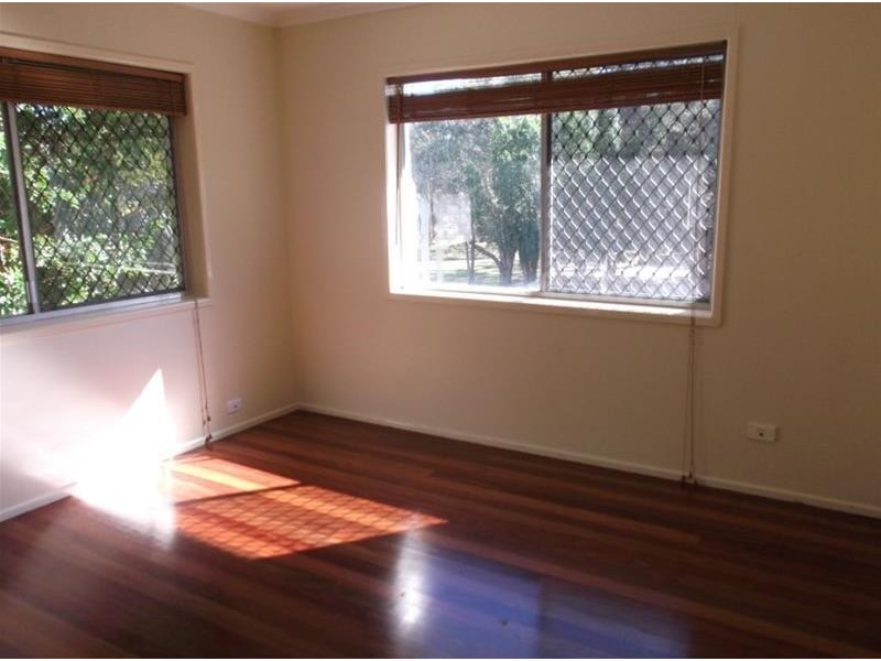 86 Kindra Avenue, Southport QLD 4215