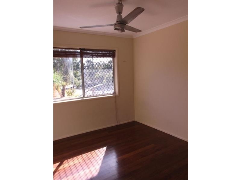 86 Kindra Avenue, Southport QLD 4215