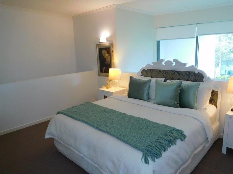 20 Bayview Street, Runaway Bay QLD 4216