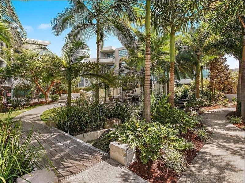 20 Bayview Street, Runaway Bay QLD 4216