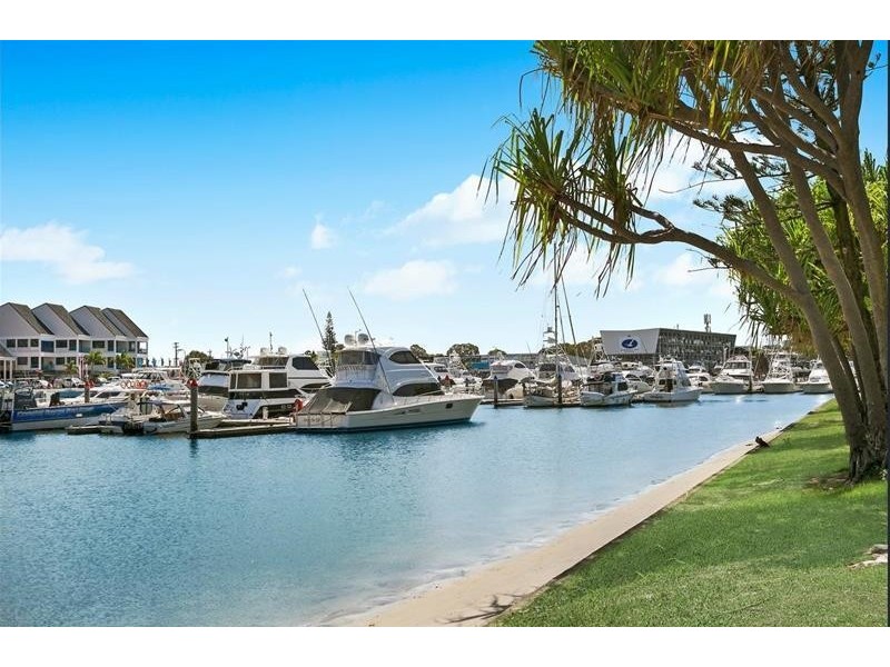 20 Bayview Street, Runaway Bay QLD 4216