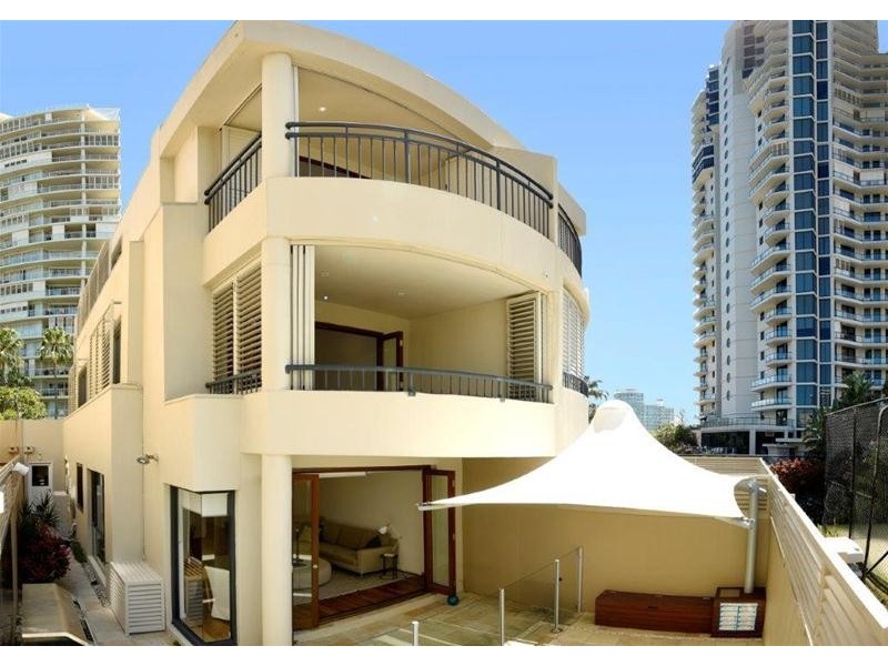 2/5 Mountbatten Avenue, Main Beach QLD 4217