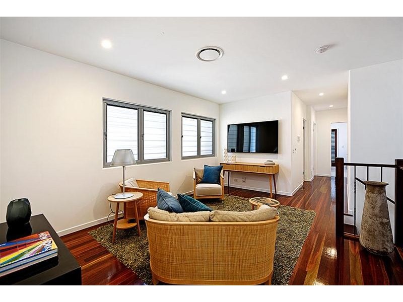 2/5 Mountbatten Avenue, Main Beach QLD 4217