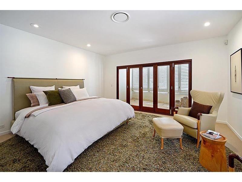 2/5 Mountbatten Avenue, Main Beach QLD 4217