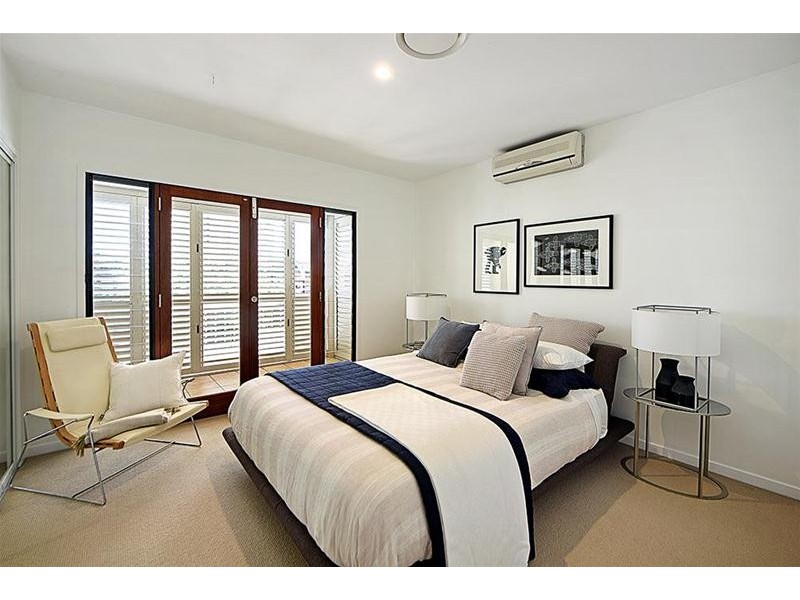 2/5 Mountbatten Avenue, Main Beach QLD 4217