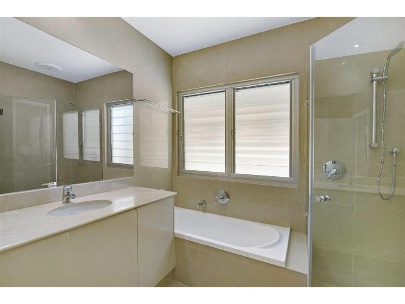 2/5 Mountbatten Avenue, Main Beach QLD 4217