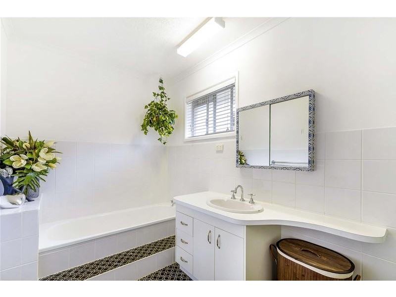 45 Rapallo Avenue, Isle Of Capri QLD 4217