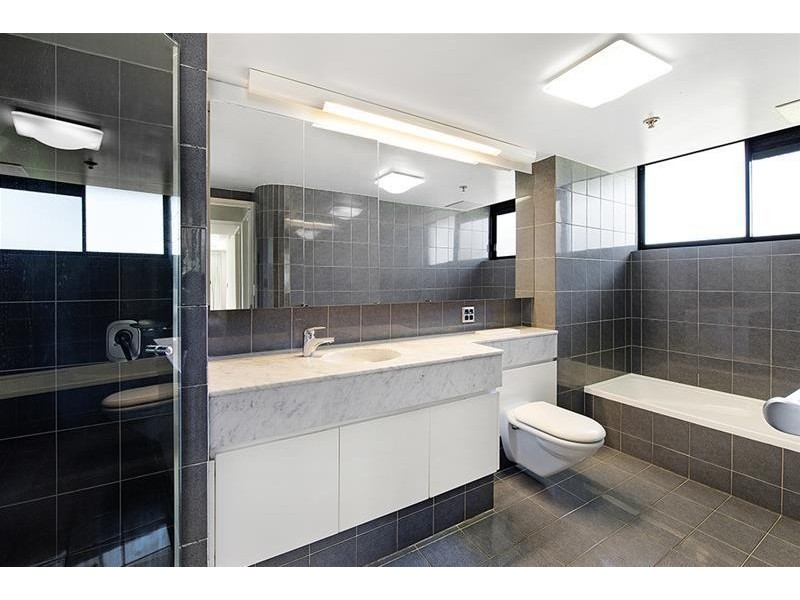 2/3510 Main Beach Parade, Main Beach QLD 4217