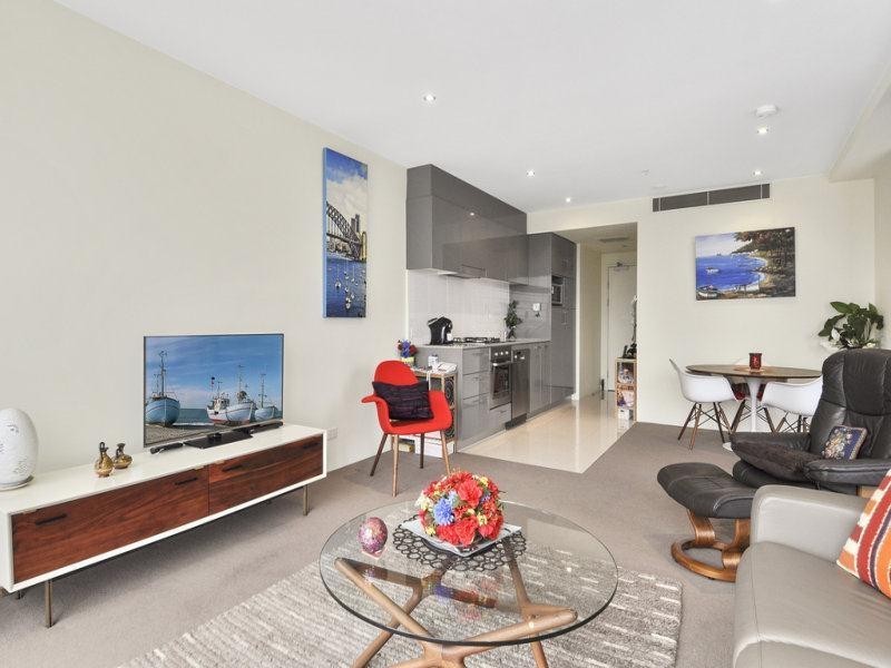 902/4 Wahroonga Place, Surfers Paradise QLD 4217