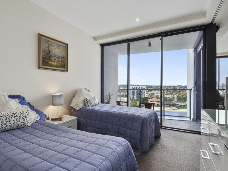 902/4 Wahroonga Place, Surfers Paradise QLD 4217