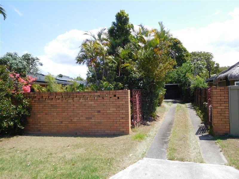 6 St Pauls Place, Isle Of Capri QLD 4217