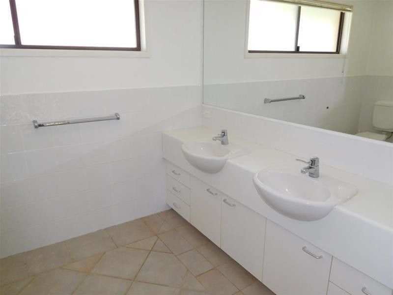 26 Platypus Avenue, Sorrento QLD 4217