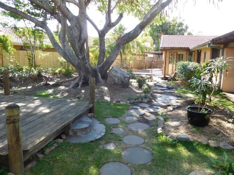 26 Platypus Avenue, Sorrento QLD 4217