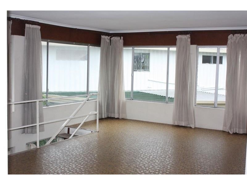 37 Tarcoola Crescent, Chevron Island QLD 4217