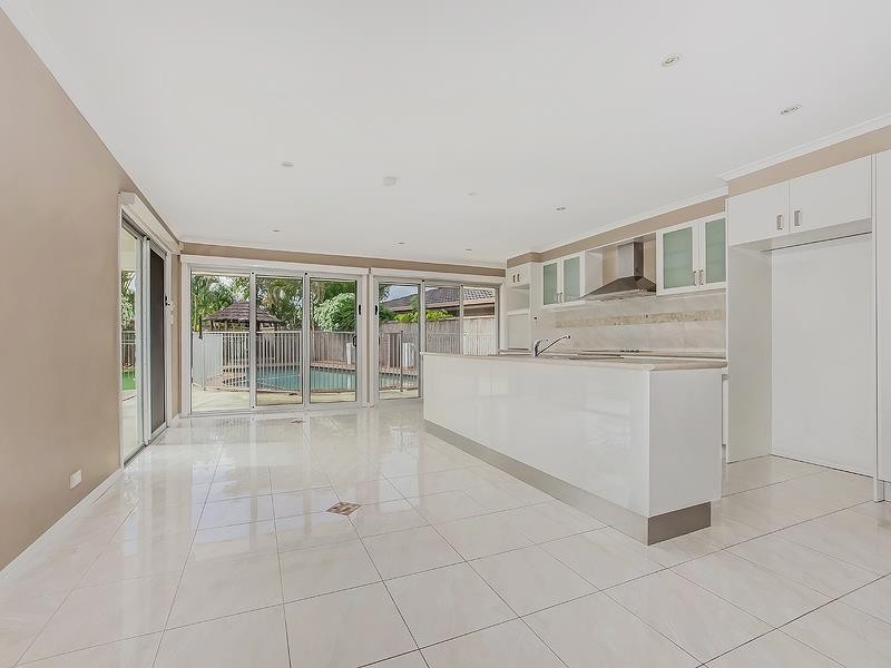 10 Wombat Court, Sorrento QLD 4217