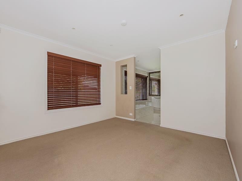 10 Wombat Court, Sorrento QLD 4217