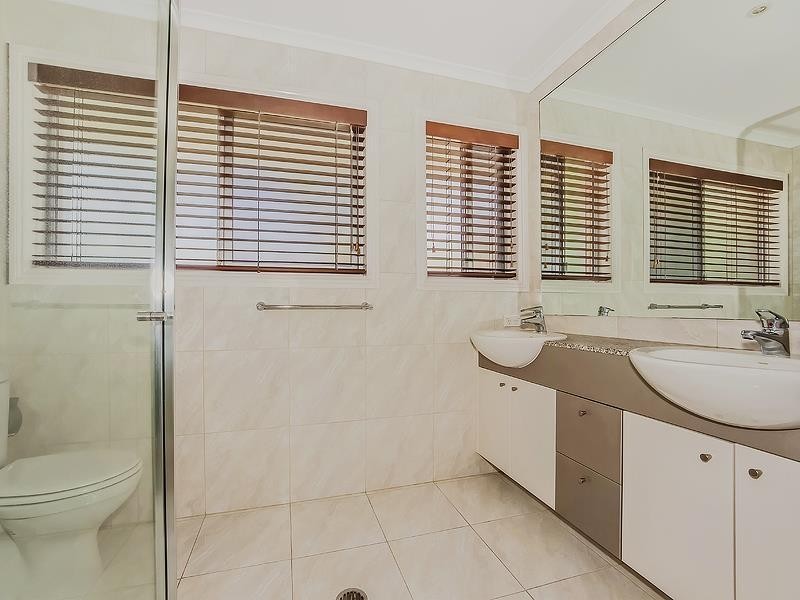 10 Wombat Court, Sorrento QLD 4217