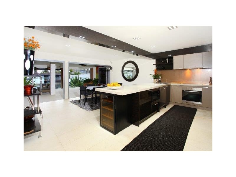 50 The Promenade, Isle Of Capri QLD 4217