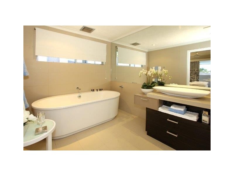 50 The Promenade, Isle Of Capri QLD 4217