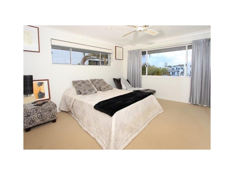 50 The Promenade, Isle Of Capri QLD 4217