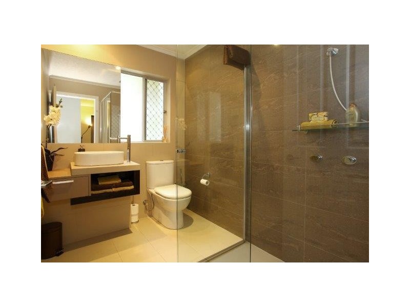 50 The Promenade, Isle Of Capri QLD 4217