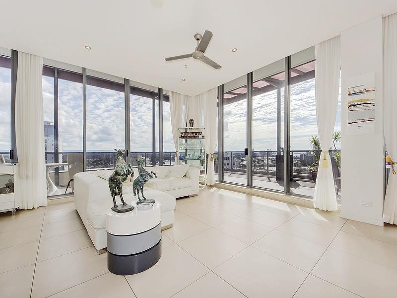 2301/18 Cypress Avenue “Solaire”, Budds Beach, Surfers Paradise QLD 4217