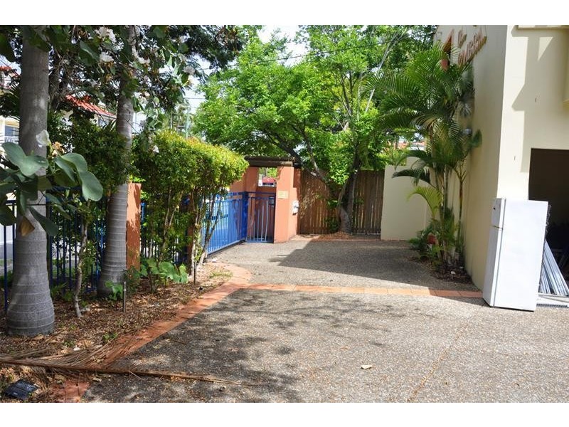 22  Peninsular Drive “La Sombra”, Surfers Paradise QLD 4217