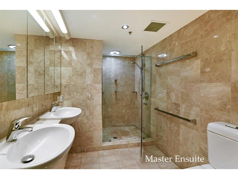 “Silverpoint” 3510 Main Beach Parade, Main Beach QLD 4217