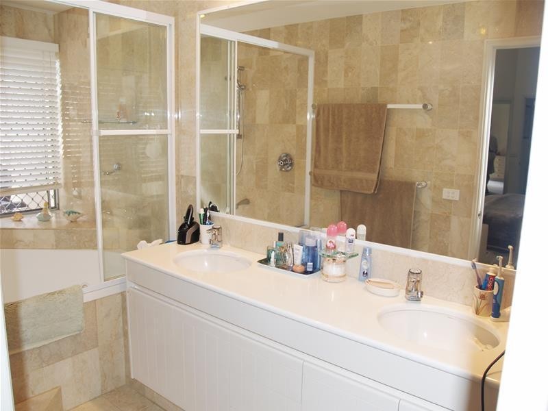 125 Santa Cruz Boulevard, Clear Island Waters QLD 4226