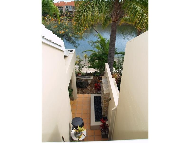 125 Santa Cruz Boulevard, Clear Island Waters QLD 4226