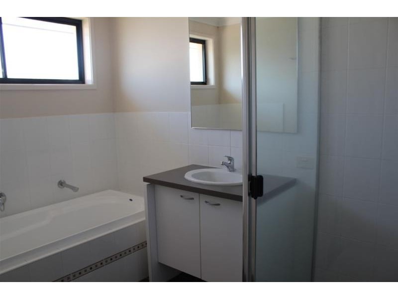 3 Mahogany Place, Ashmore QLD 4214