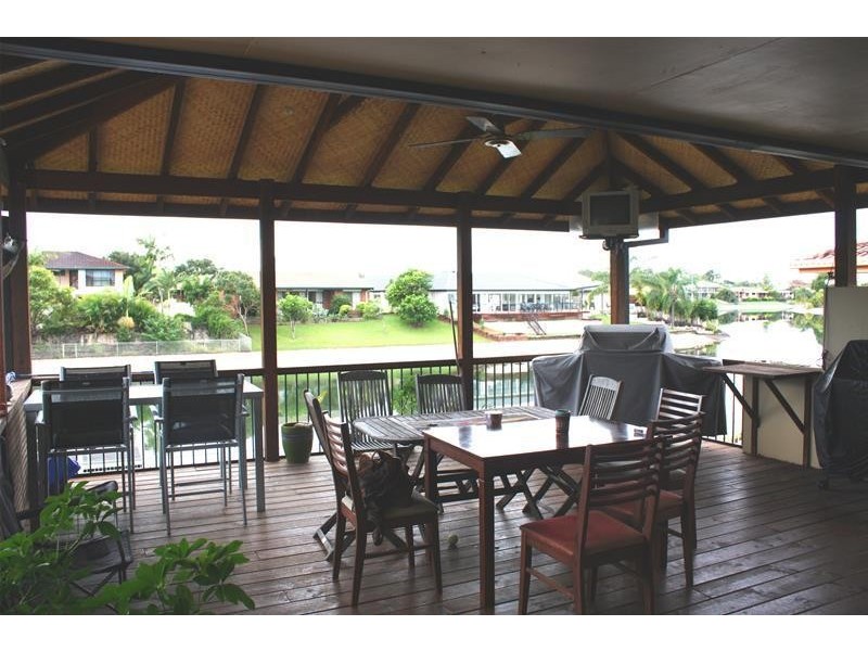 6 Yunga Court, Broadbeach Waters QLD 4218