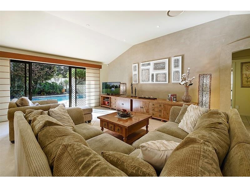 11 Mentone Avenue, Bundall QLD 4217