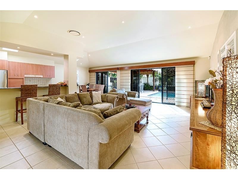 11 Mentone Avenue, Bundall QLD 4217