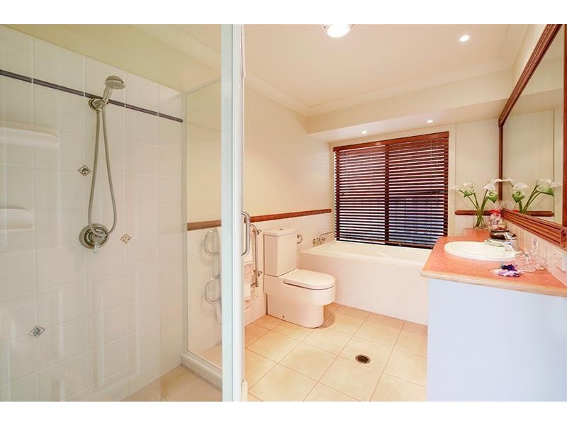 11 Mentone Avenue, Bundall QLD 4217