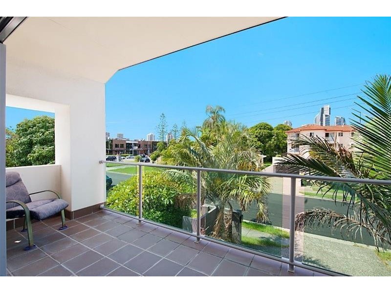 1/6 Anembo Street, Chevron Island QLD 4217