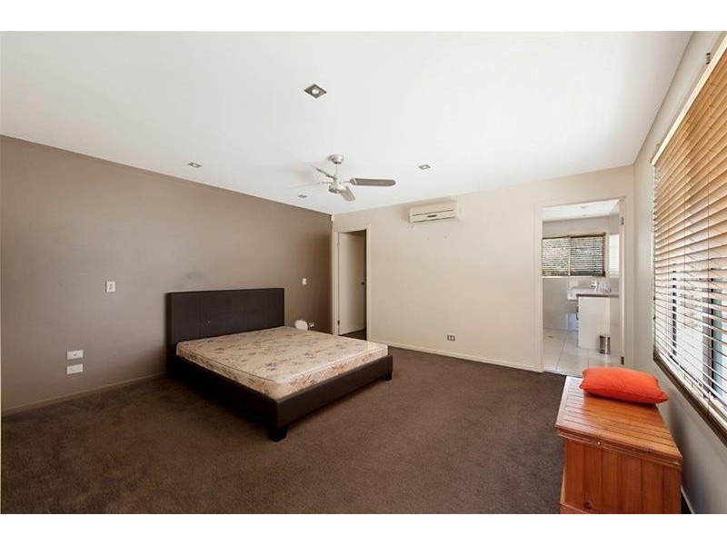 1/6 Anembo Street, Chevron Island QLD 4217