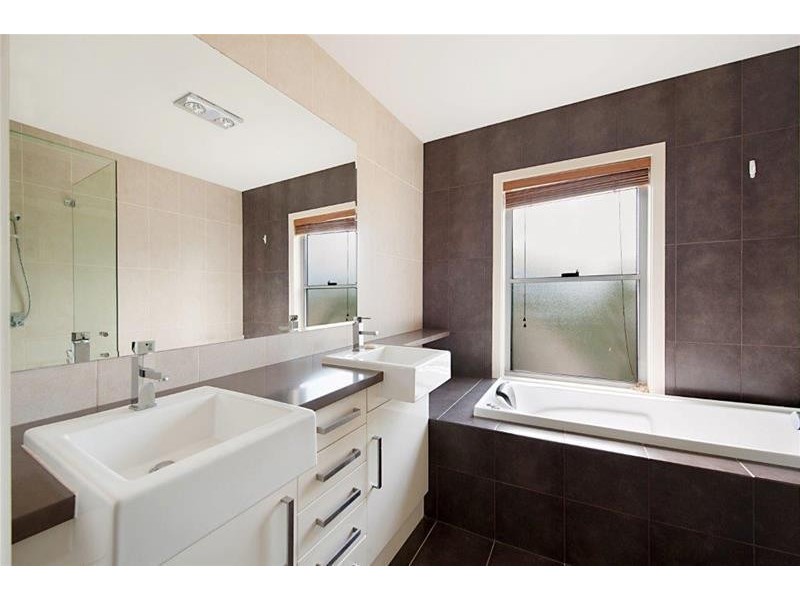 1/6 Anembo Street, Chevron Island QLD 4217