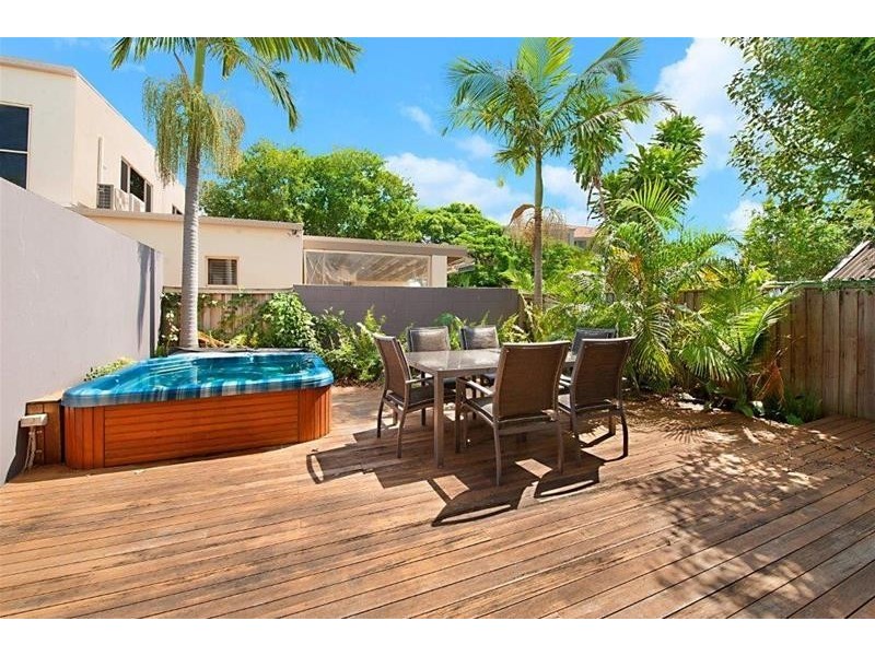 1/6 Anembo Street, Chevron Island QLD 4217