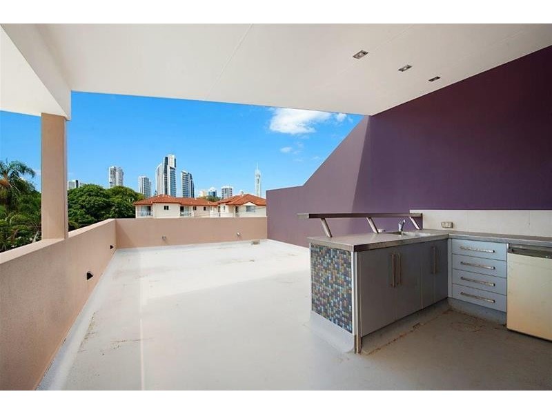 1/6 Anembo Street, Chevron Island QLD 4217