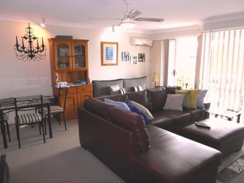 17 Purli Street, Chevron Island QLD 4217