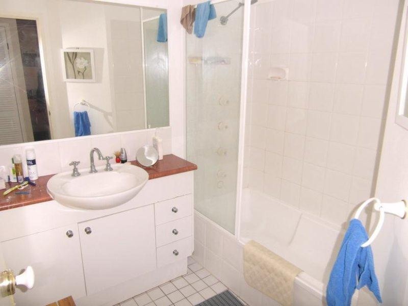 17 Purli Street, Chevron Island QLD 4217