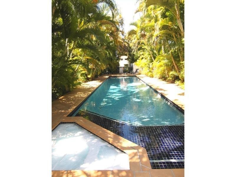 17 Purli Street, Chevron Island QLD 4217