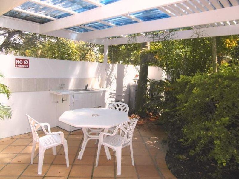 17 Purli Street, Chevron Island QLD 4217