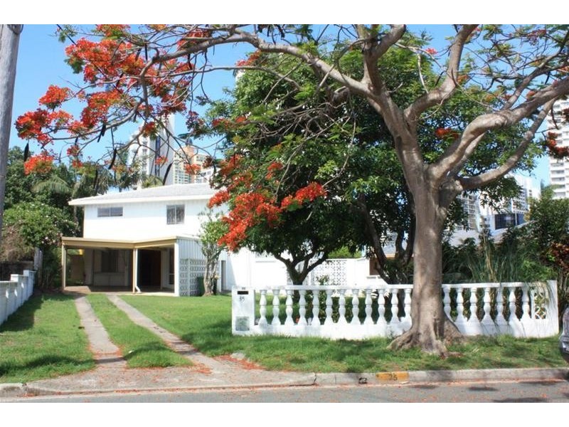 35 Tarcoola Crescent, Chevron Island QLD 4217