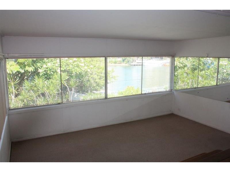 35 Tarcoola Crescent, Chevron Island QLD 4217