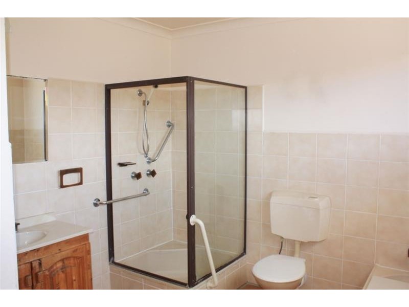 35 Tarcoola Crescent, Chevron Island QLD 4217