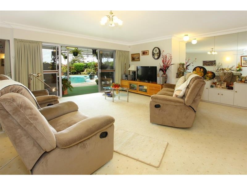 21 Boomerang Crescent, Isle of Sorrento, Sorrento QLD 4217