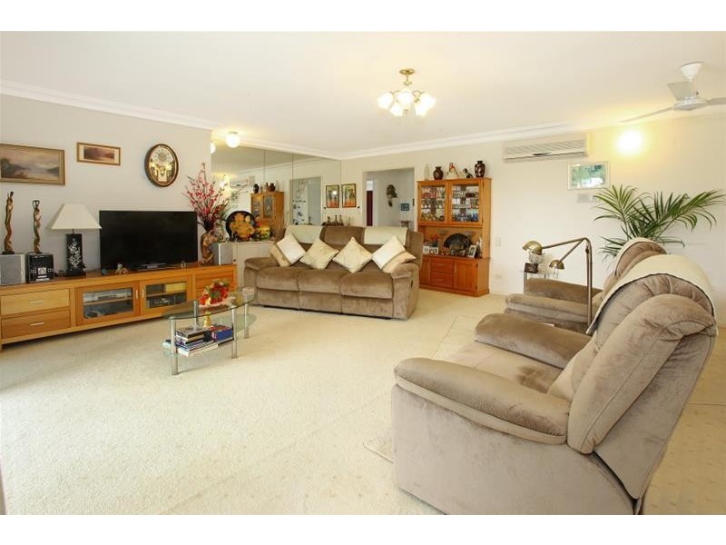 21 Boomerang Crescent, Isle of Sorrento, Sorrento QLD 4217