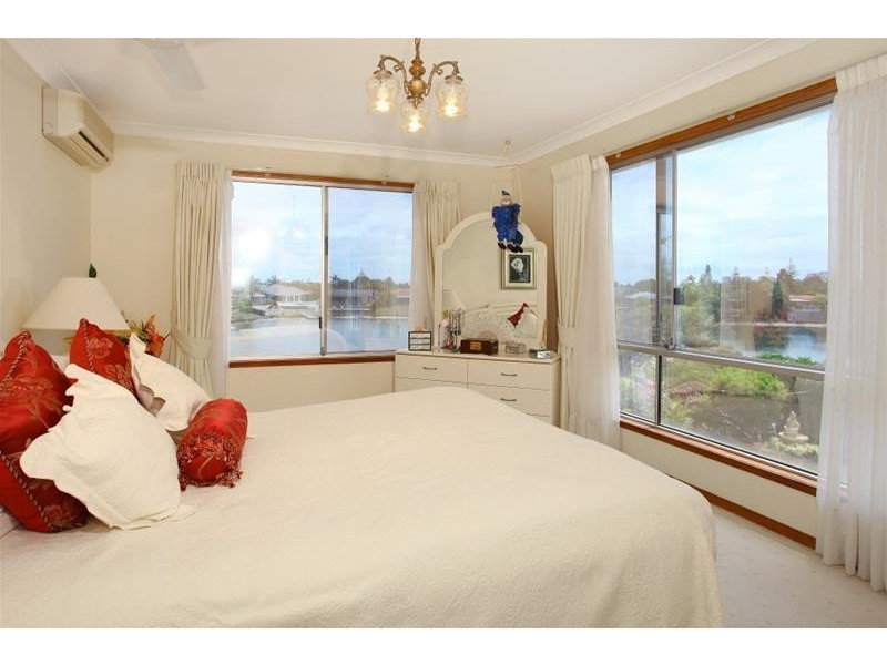 21 Boomerang Crescent, Isle of Sorrento, Sorrento QLD 4217